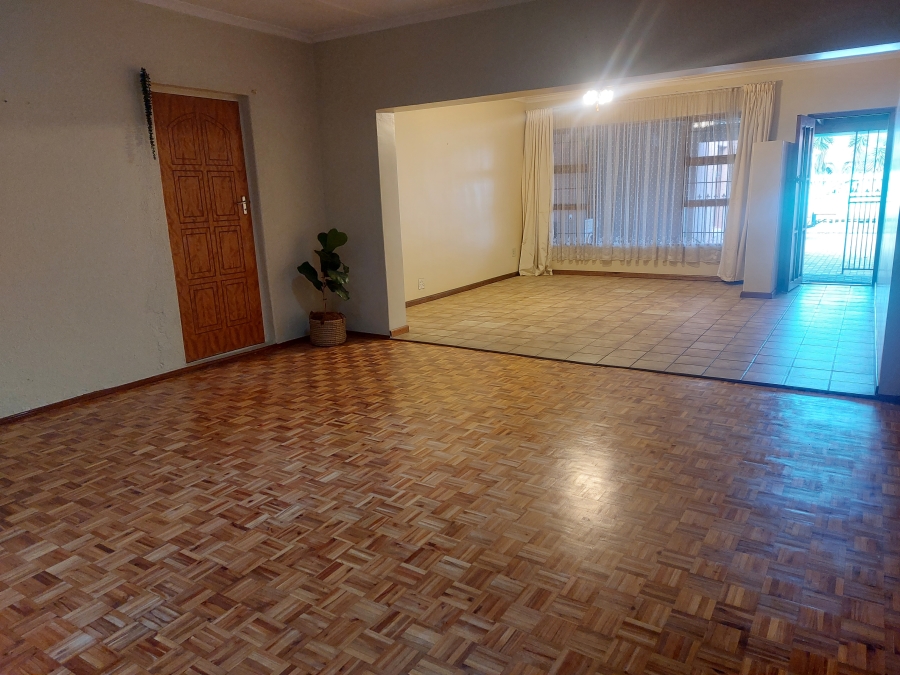 5 Bedroom Property for Sale in Protea Heights Western Cape